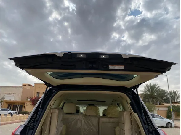 Car image 20