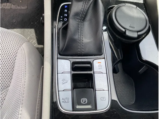 Car image 17