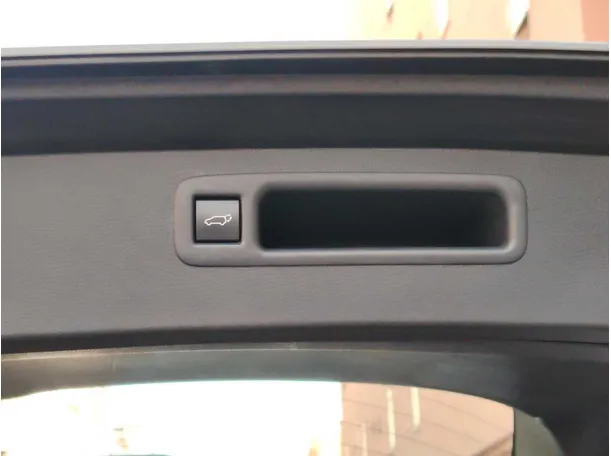 Car image 38