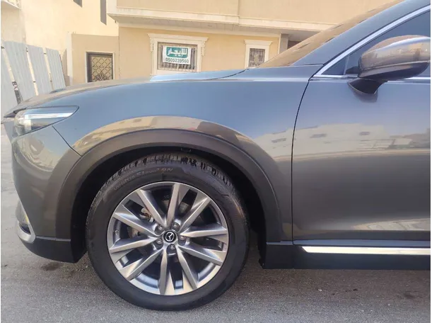 Car image 9