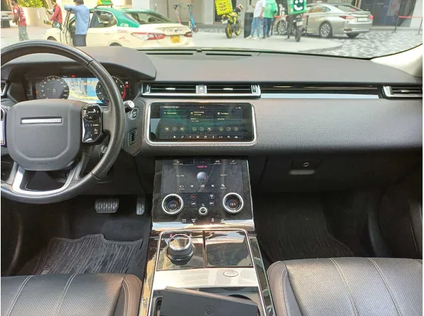 Car image 18