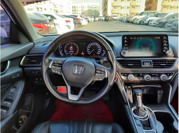 Car image 14