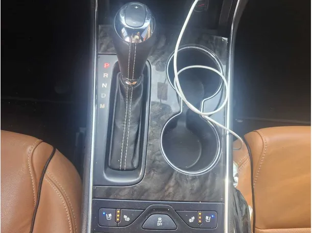 Car image 15