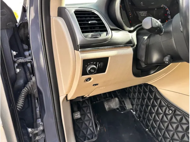 Car image 26