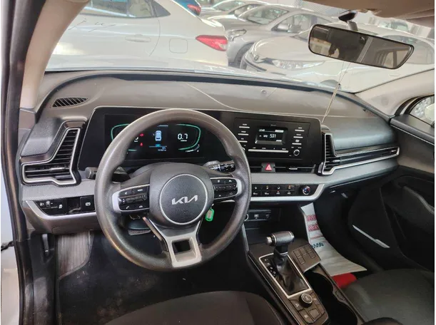 Car image 13