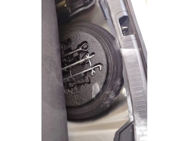 Car image 26