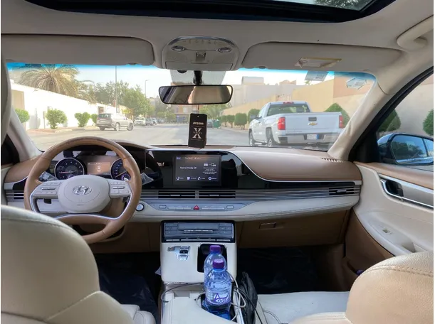 Car image 14