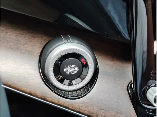 Car image 32