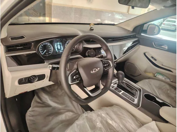 Car image 13