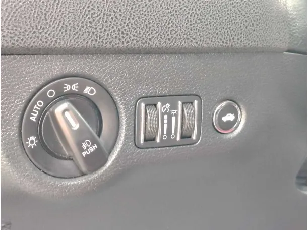 Car image 32