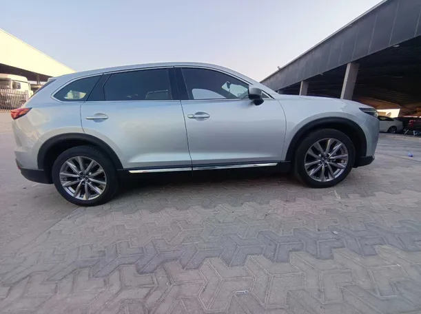 Car image 4