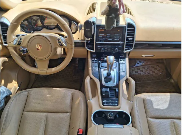 Car image 17