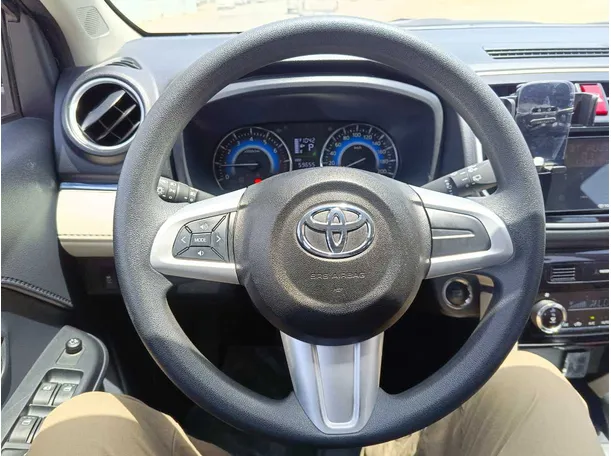 Car image 24