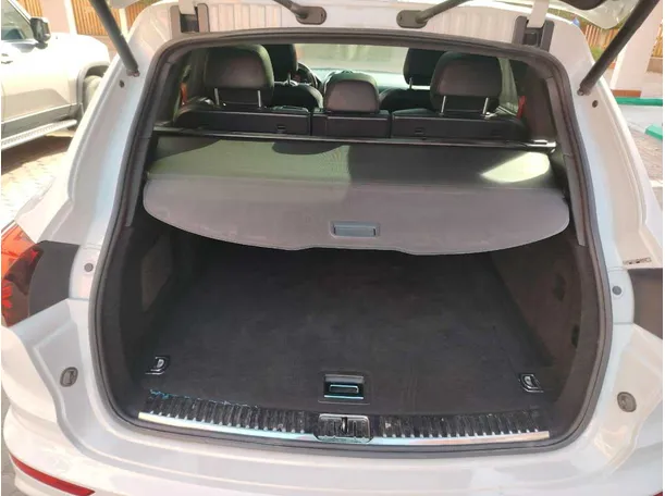 Car image 28