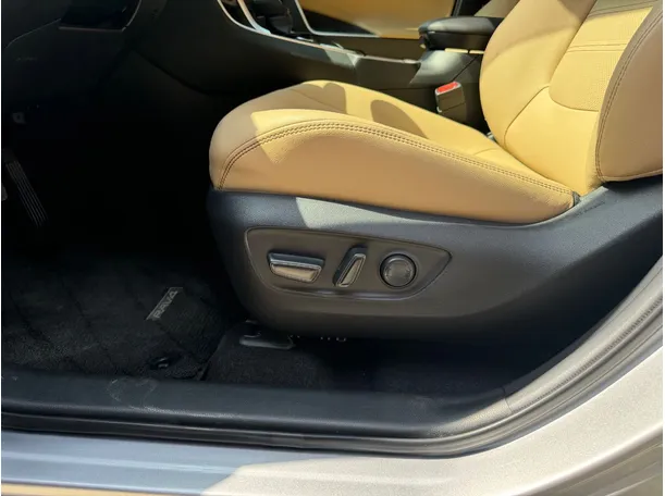 Car image 24