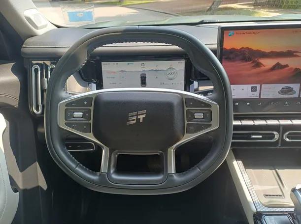 Car image 14