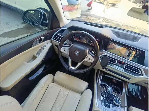 Car image 24
