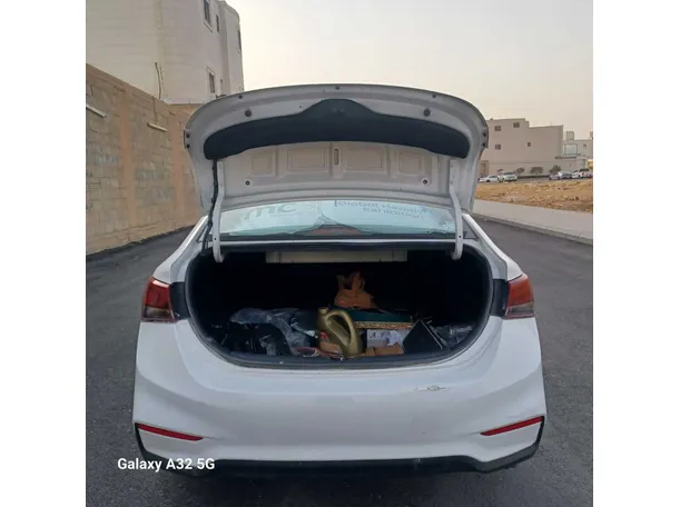 Car image 23