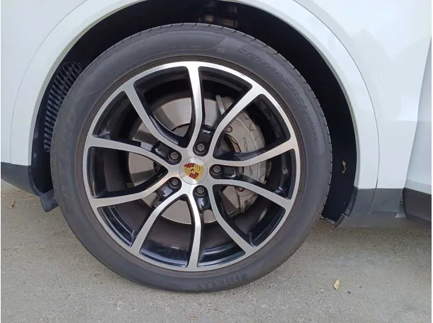 Car image 10