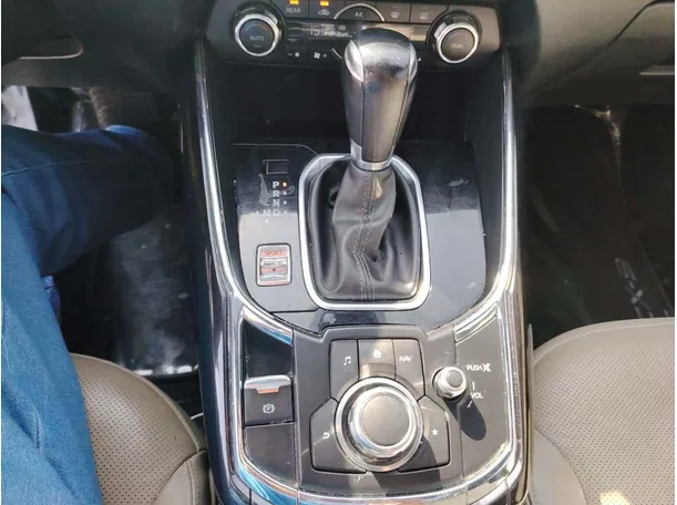 Car image 24