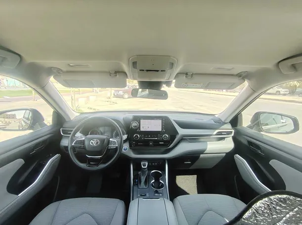Car image 18