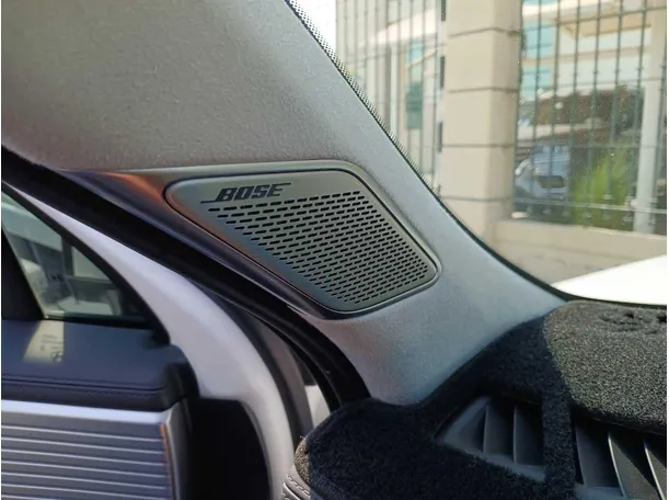 Car image 25