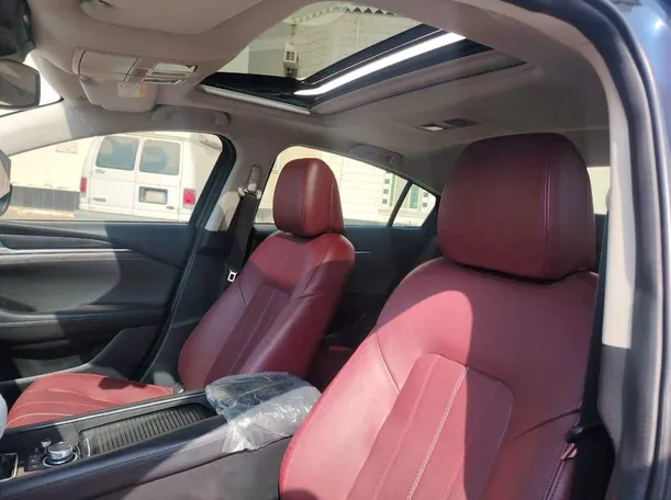 Car image 15