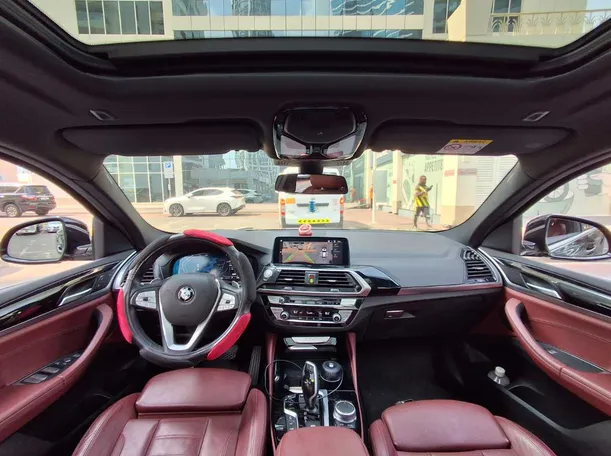 Car image 17