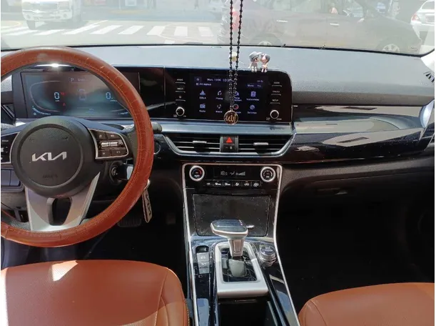 Car image 15