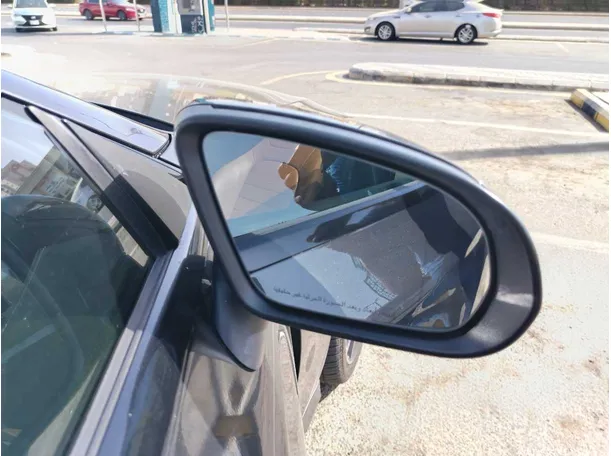 Car image 34