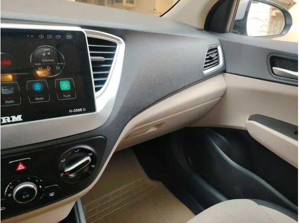 Car image 26