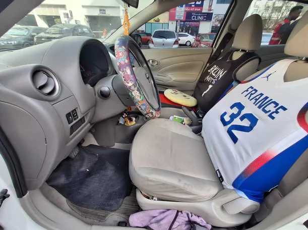 Car image 12