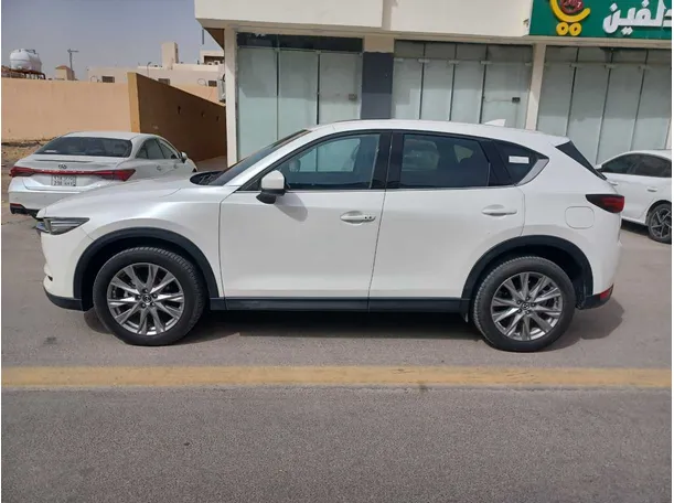 Car image 8