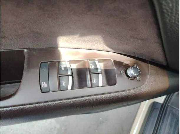 Car image 43