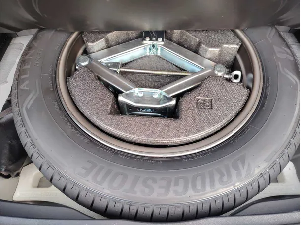 Car image 26