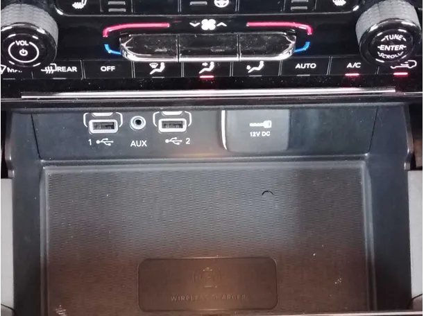 Car image 26