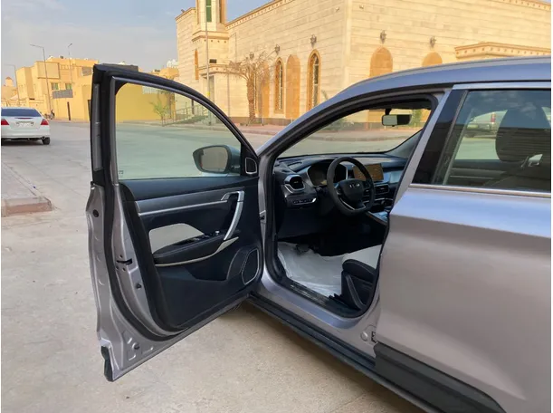 Car image 10