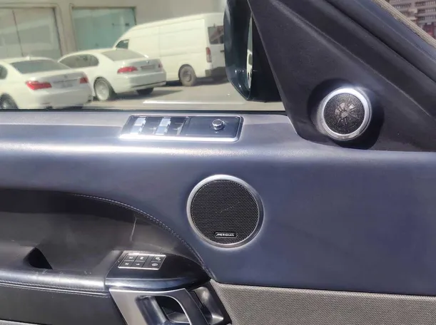 Car image 28