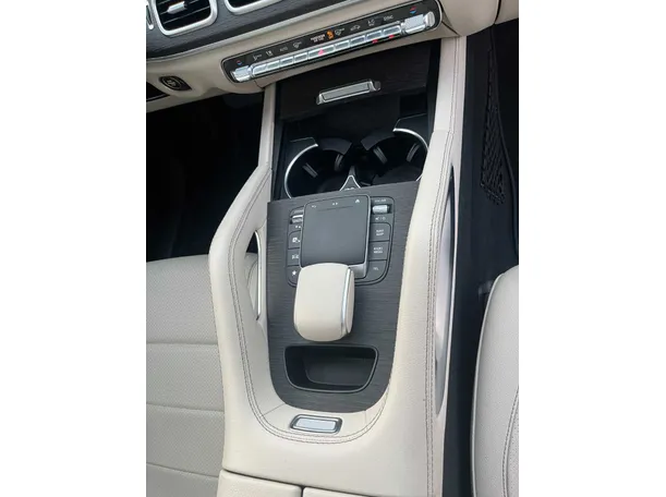 Car image 35