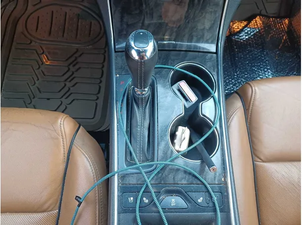 Car image 14