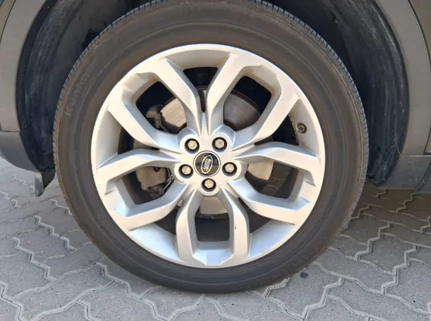 Car image 9