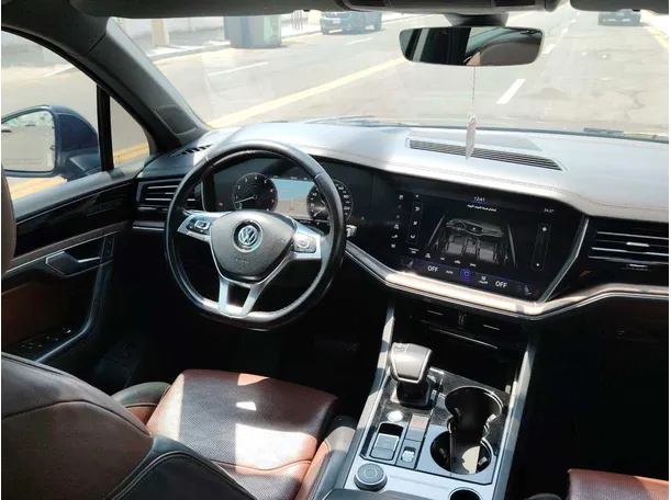Car image 28