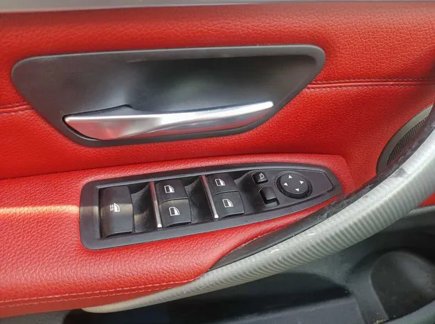 Car image 24