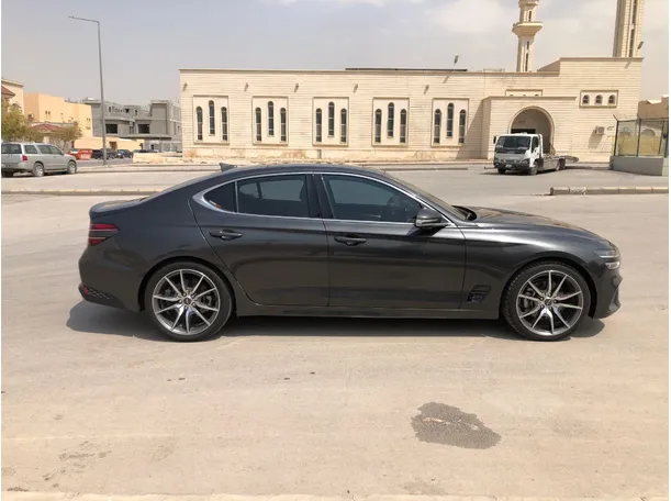 Car image 4