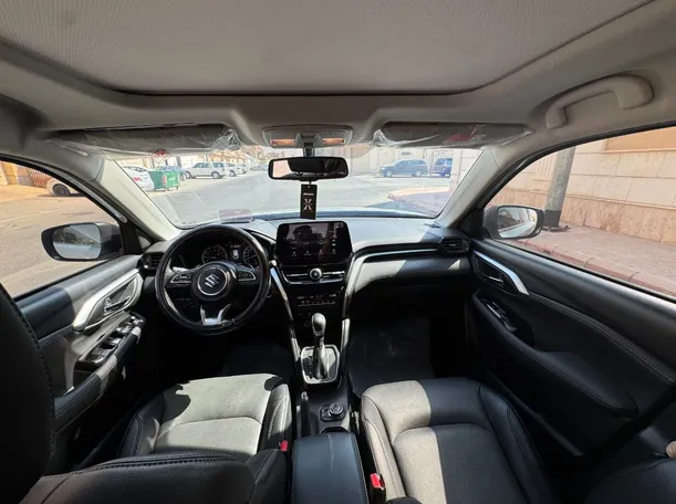 Car image 16