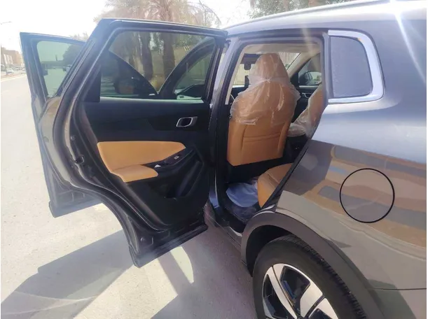 Car image 15
