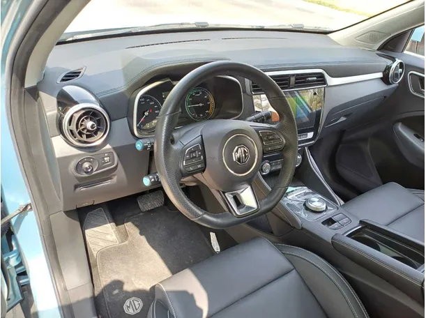 Car image 11