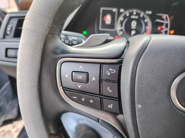 Car image 25