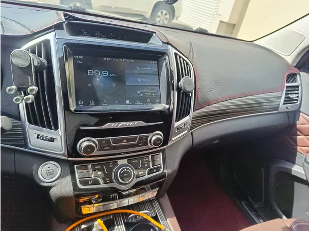 Car image 25