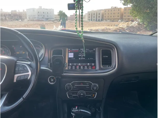 Car image 19